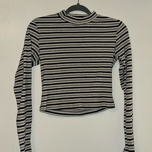 Active USA mock neck 🖤